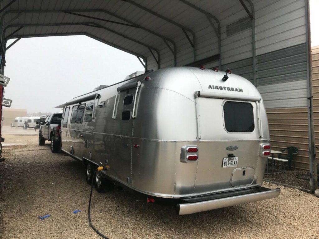 tony of accessories 2017 Airstream Flying Cloud 30 FB Bunk camper
