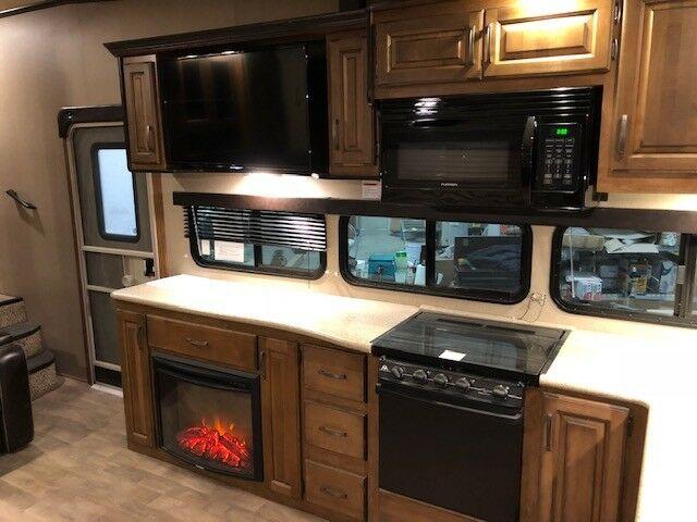 well cared for 2017 Grand Design Reflection camper