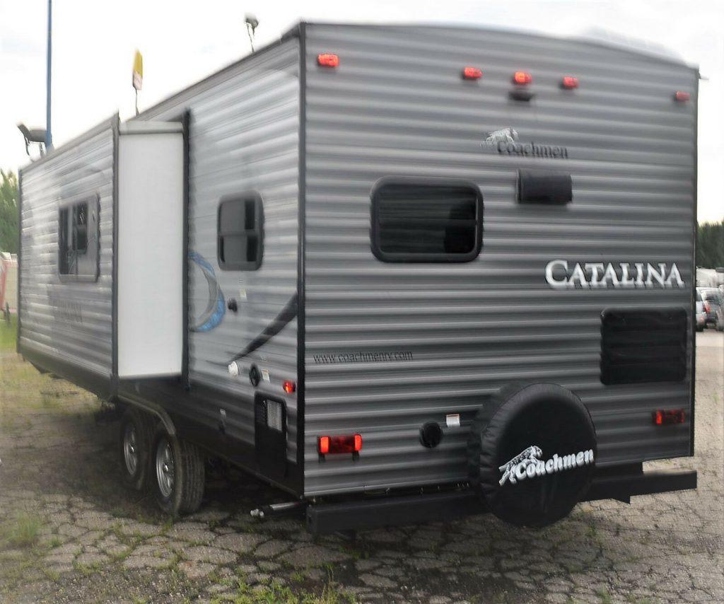 mint 2018 Coachmen Catalina SBX Camper