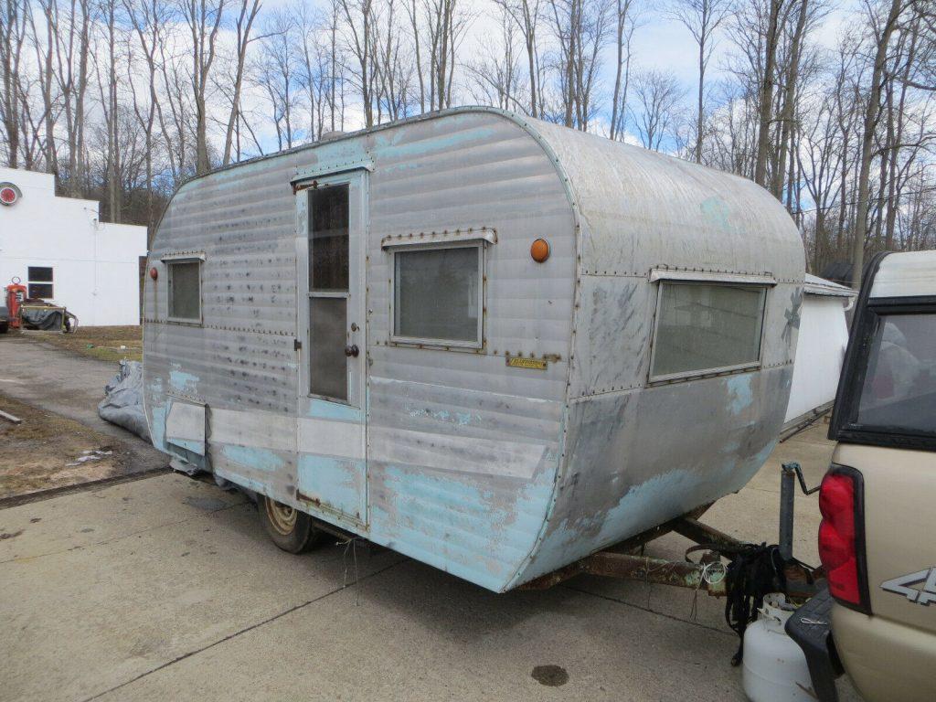 needs restoration 1963 Yellowstone camper trailer