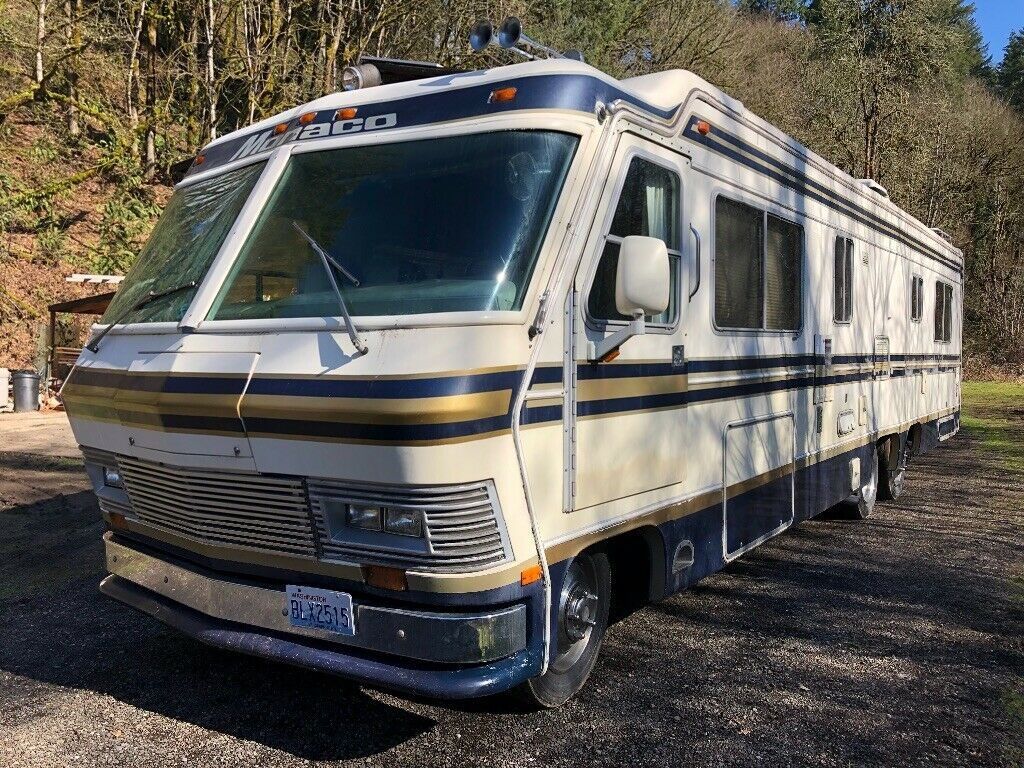 well maintained 1983 Monaco Executive camper