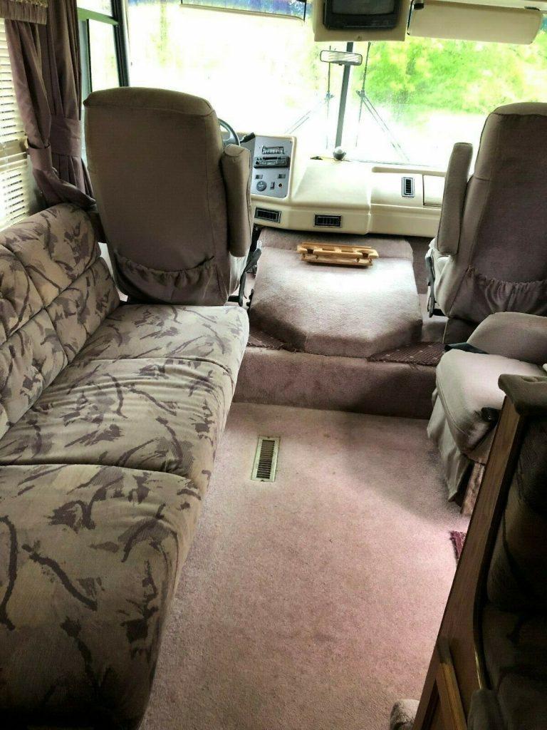 serviced 1994 Damon Challenger Motorhome 32’ camper