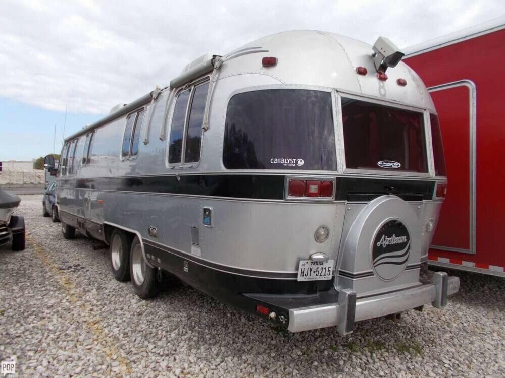 well equipped 1988 Airstream 325 camper
