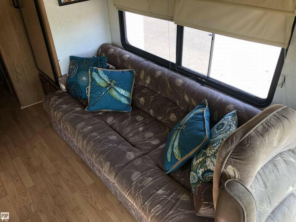 well equipped 1992 Fleetwood Bounder camper