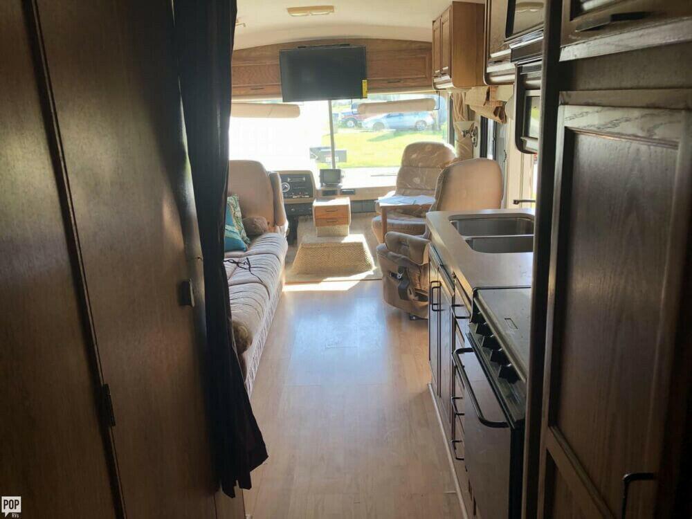 well equipped 1992 Fleetwood Bounder camper
