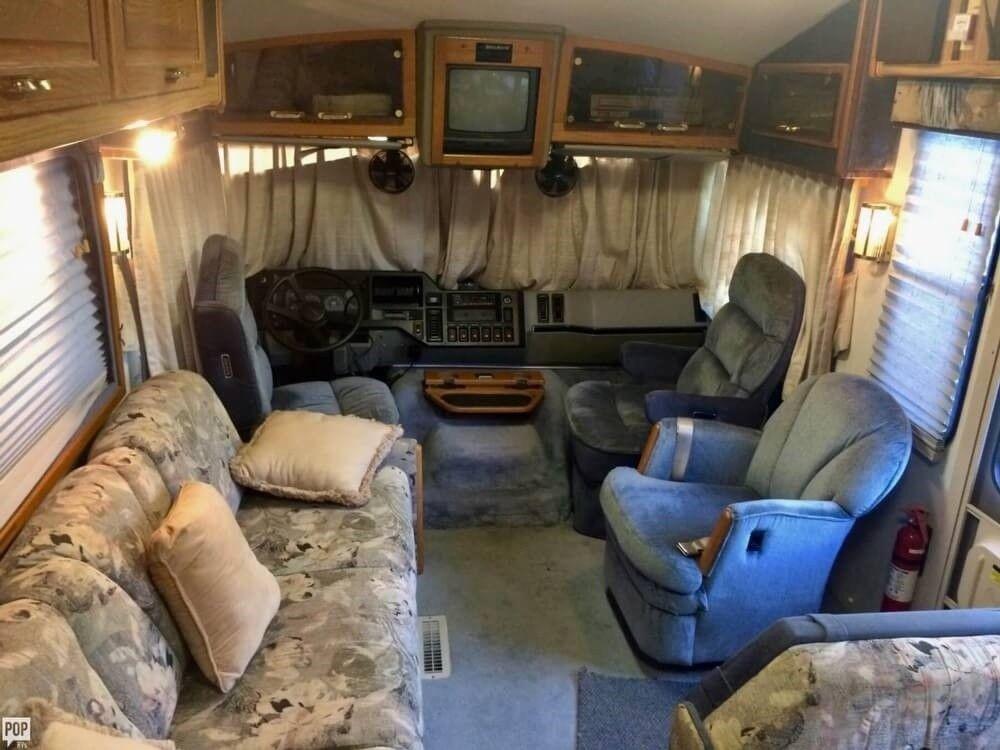 well equipped 1994 Fleetwood Pace Arrow 30E camper