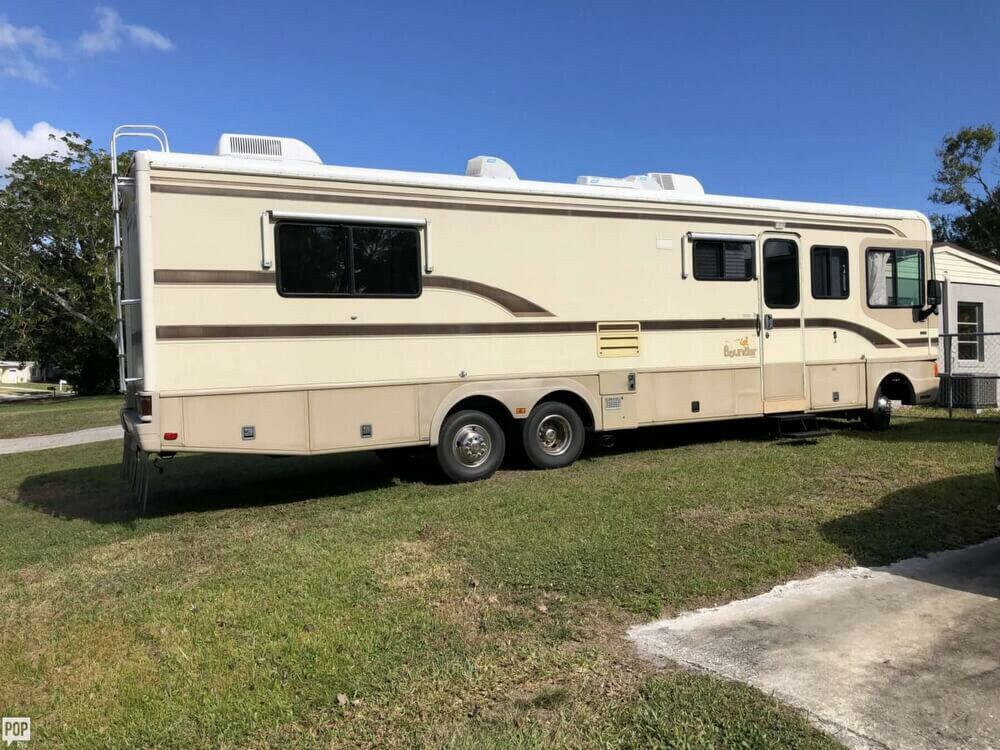 well equipped 1997 Fleetwood Bounder camper