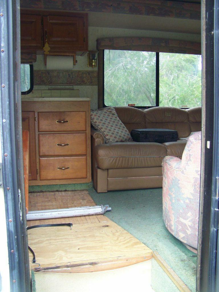 needs work 1999 Harney Renegade Class A camper