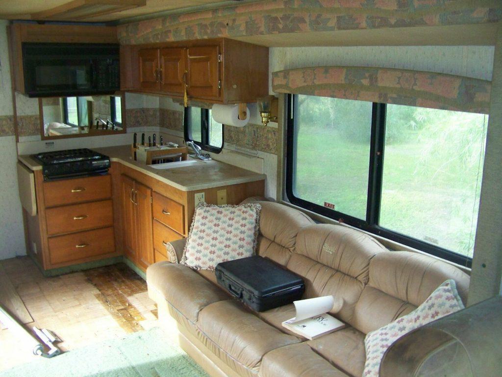 needs work 1999 Harney Renegade Class A camper