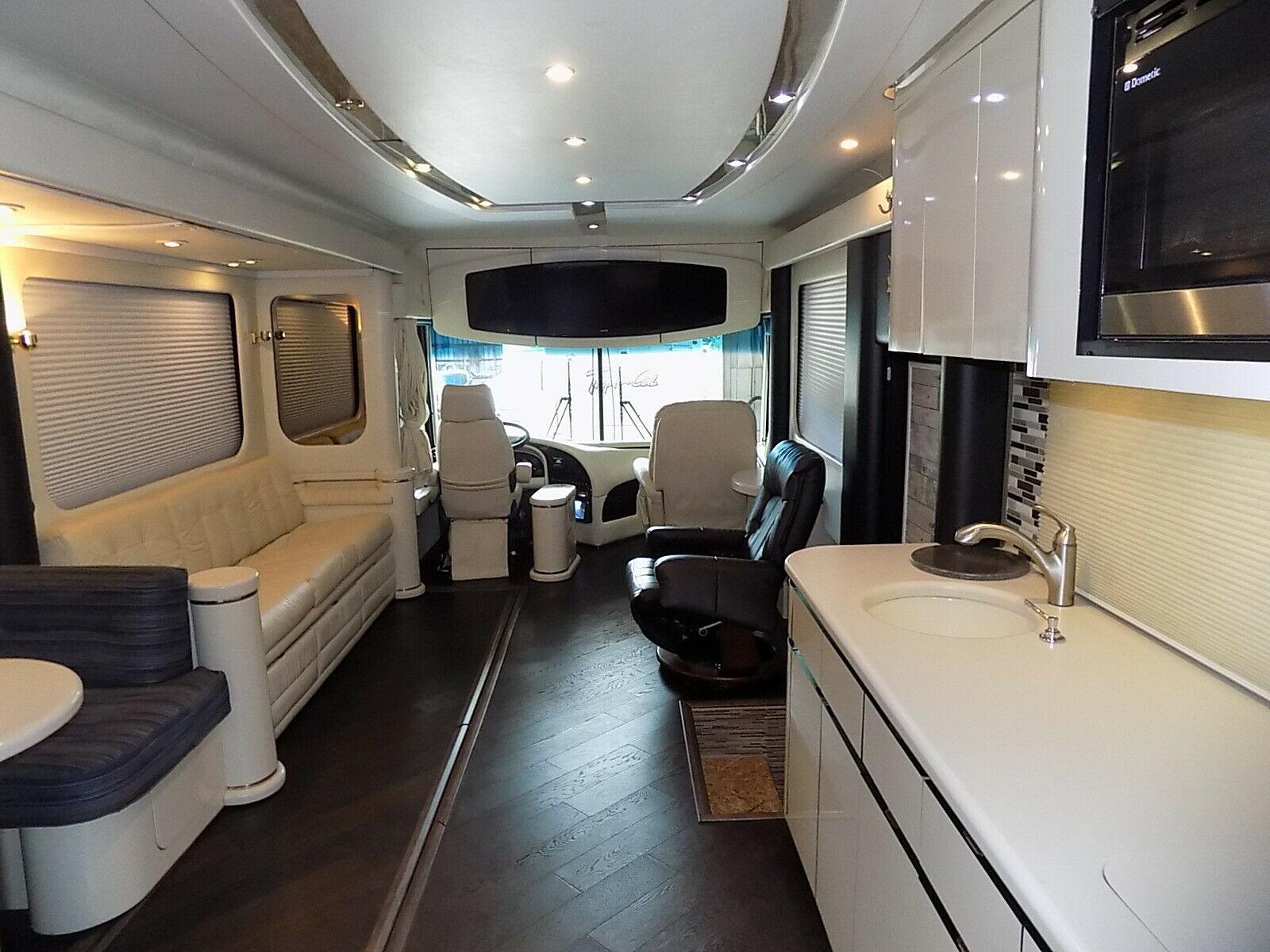 very clean 1998 Newell camper for sale