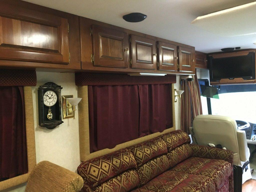 well equipped 1998 Monaco Dynasty camper