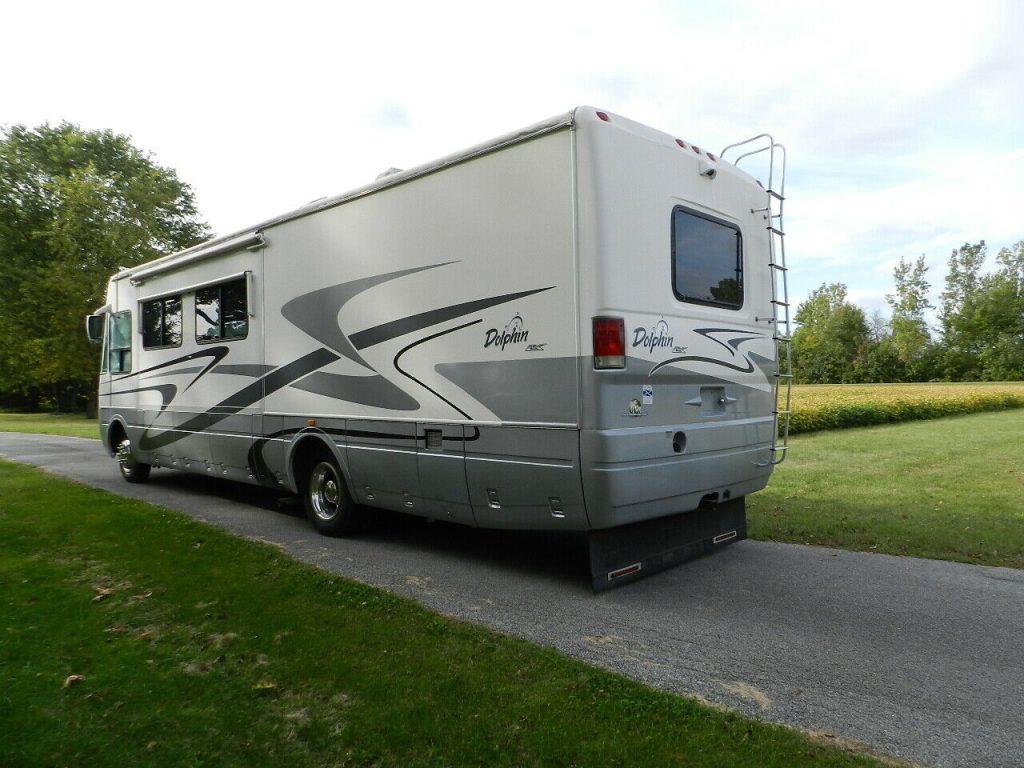 low miles 2004 Dolphin LX 36′ Motor Home camper