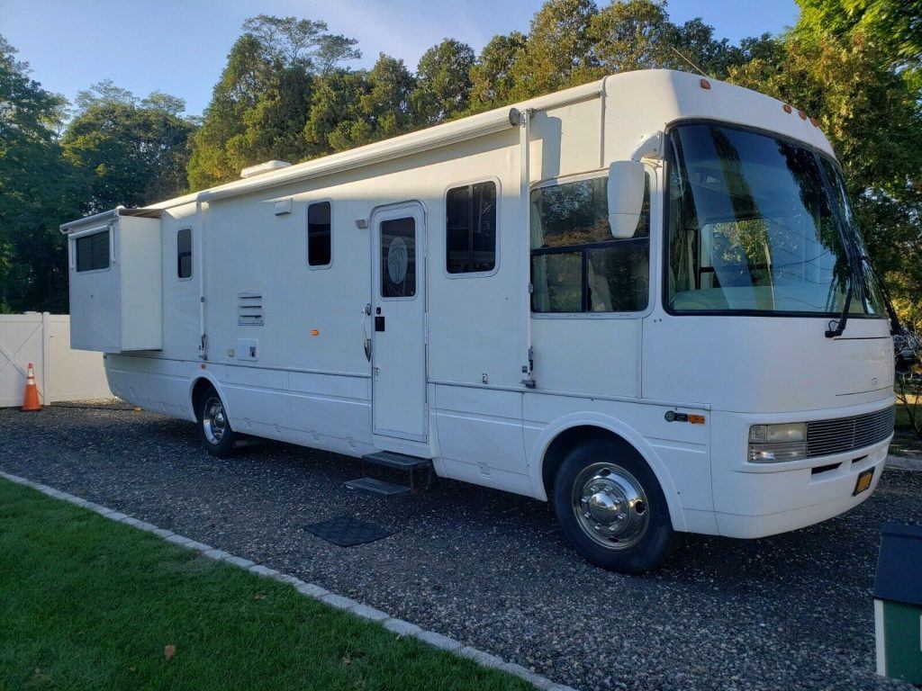 upgraded equipment 2002 National Dolphin 5355 Motorhome camper