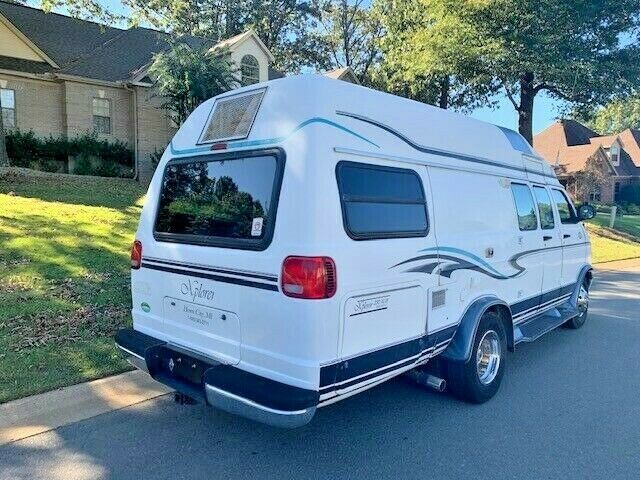 well equipped 2002 Dodge Xplorer 230xl Wide Body camper