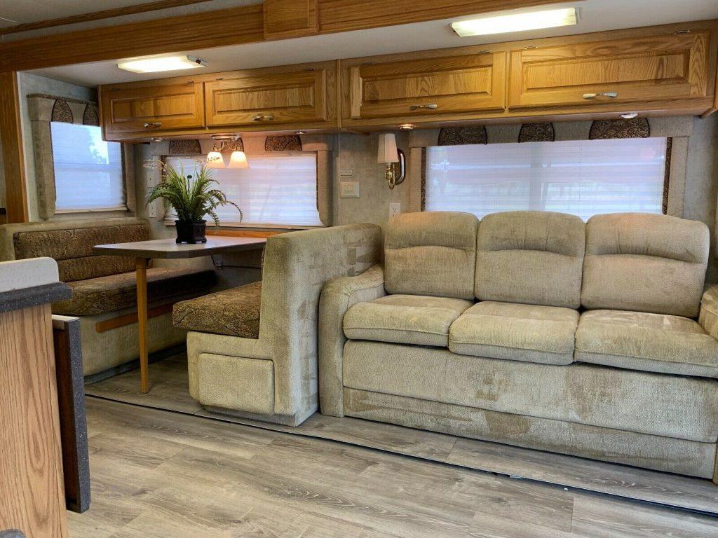 well maintained 2004 Holiday Rambler 38PDD camper