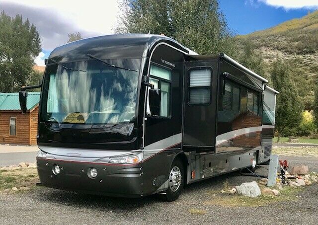 well equipped 2006 Fleetwood Revolution camper