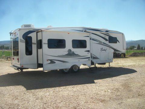 very clean 2008 Forest River Cardinal LE camper for sale