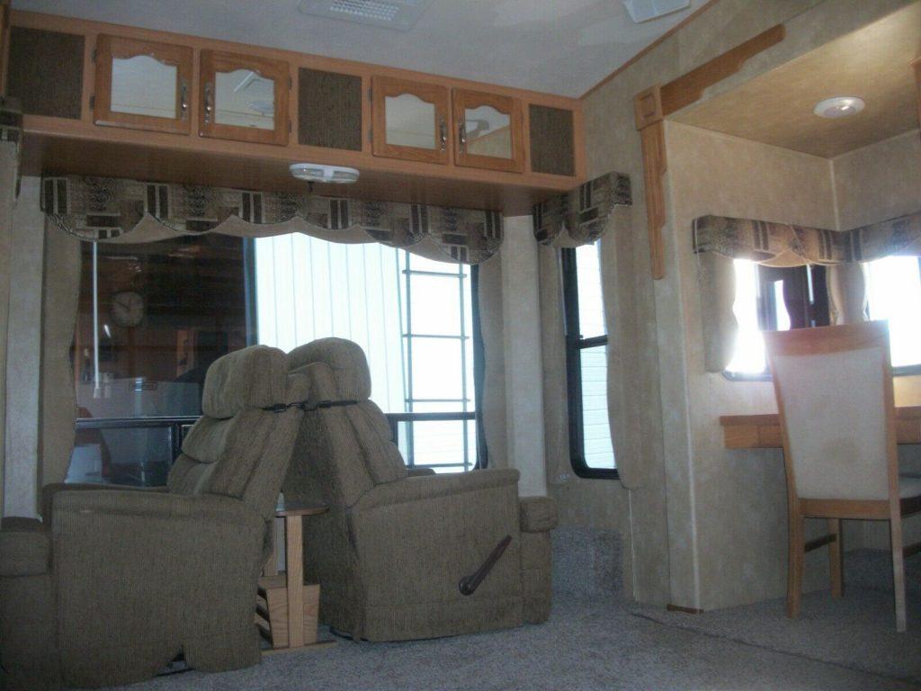very clean 2008 Forest River Cardinal LE camper
