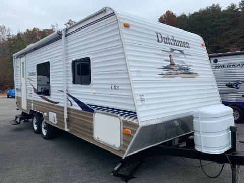 well equipped 2008 Dutchmen Lite 25CGS camper for sale
