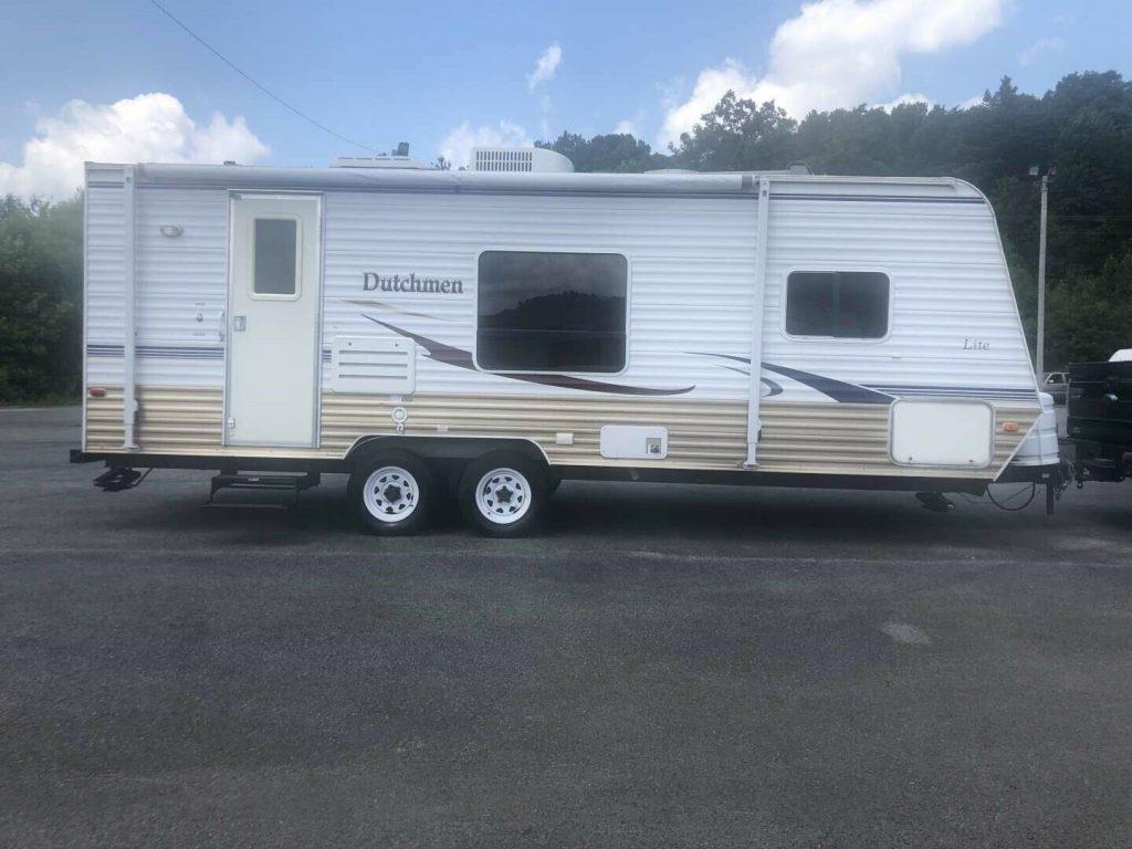 well equipped 2008 Dutchmen Lite 25CGS camper