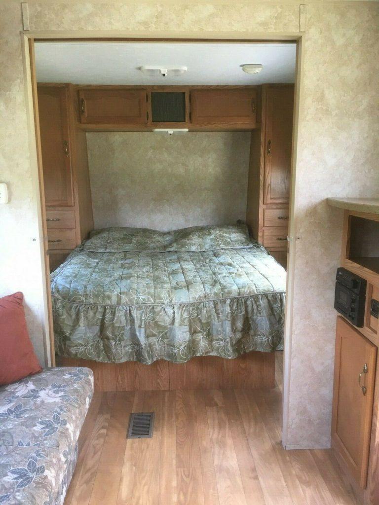 well maintained 2007 Wildwood 27 RB camper