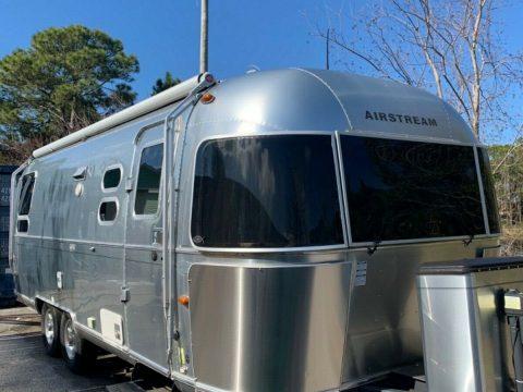 excellent shape 2015 Airstream Flying Cloud camper for sale
