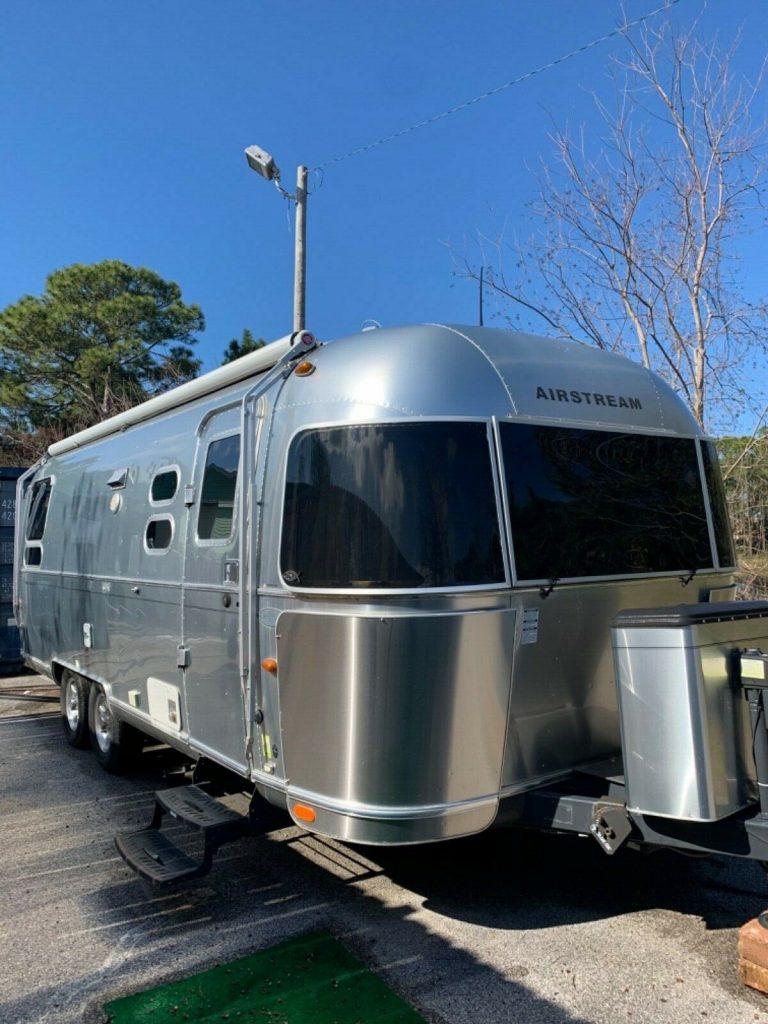 excellent shape 2015 Airstream Flying Cloud camper