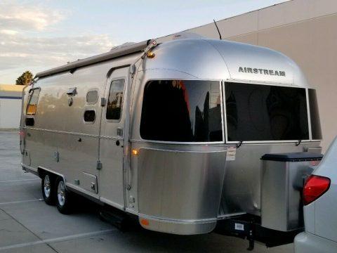 excellent shape 2016 Airstream Flying Cloud 25RB TWIN camper for sale