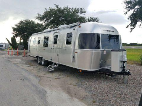 Meticulously maintained 2018 Airstream Classic 33FB camper for sale