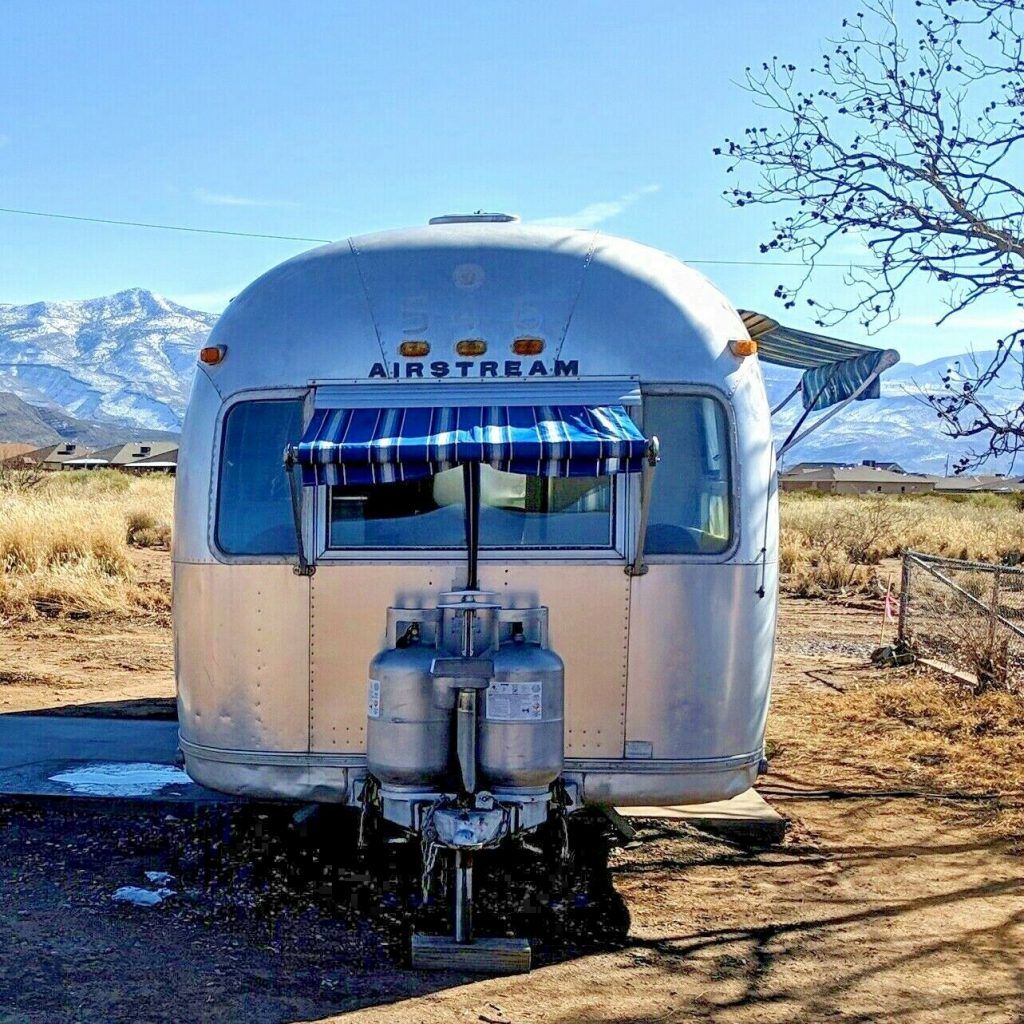nice features 1974 Airstream Sovereign camper