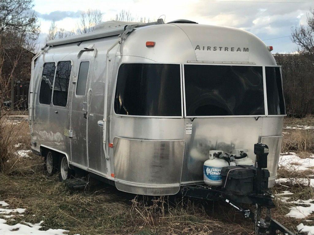 well maintained 2003 Airstream International camper