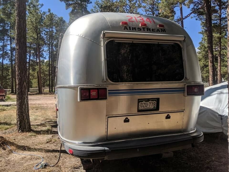very nice 2001 Airstream Excella 30 camper