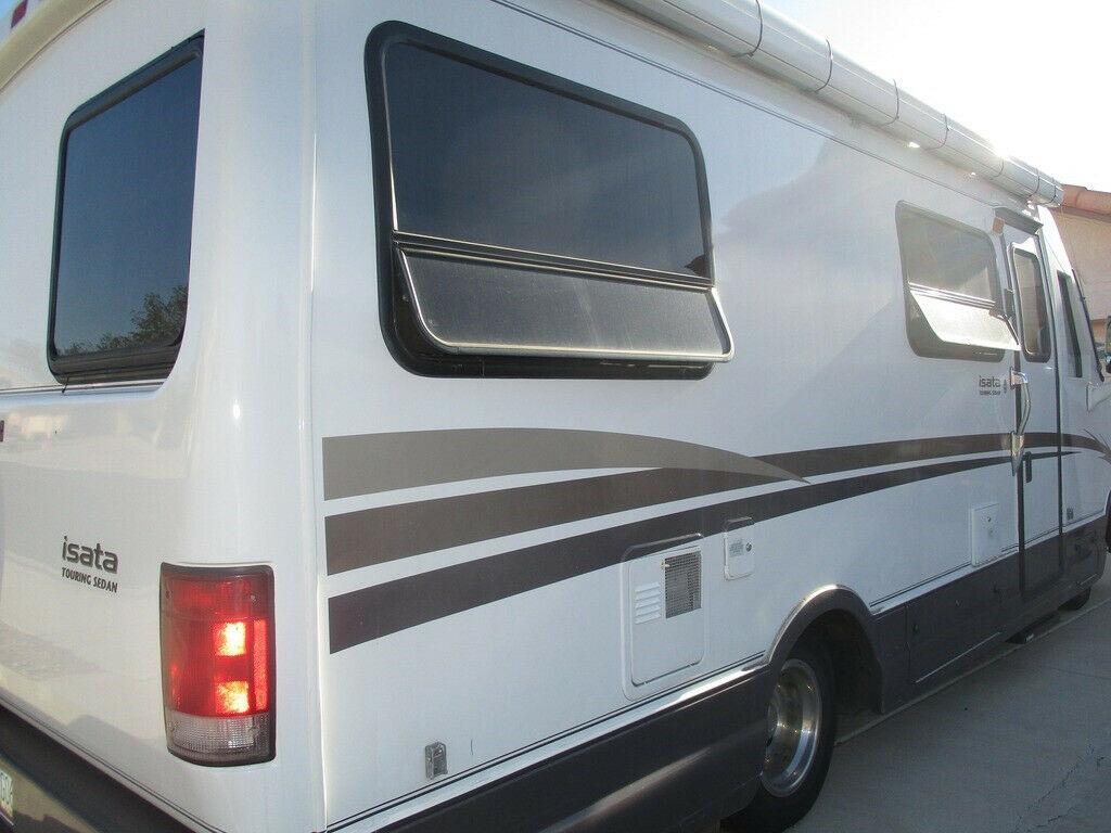 well equipped 1999 Dynamax Isata Touring Sedan camper