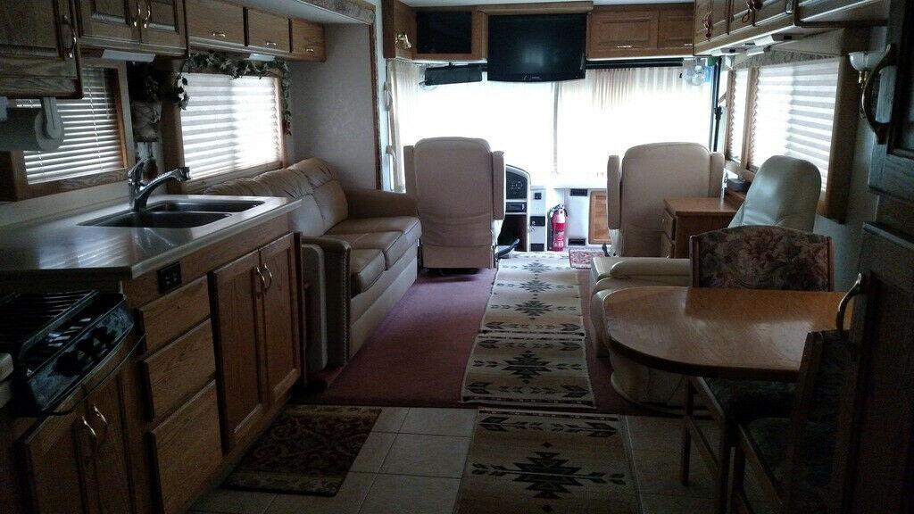 well equipped 2000 Country Coach Allure camper