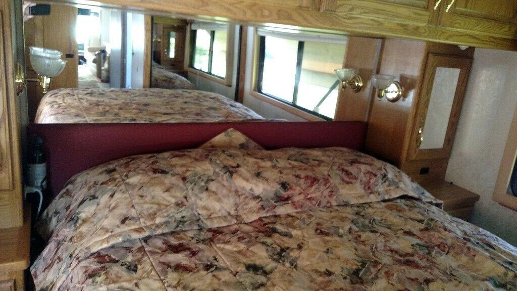 well equipped 2000 Country Coach Allure camper