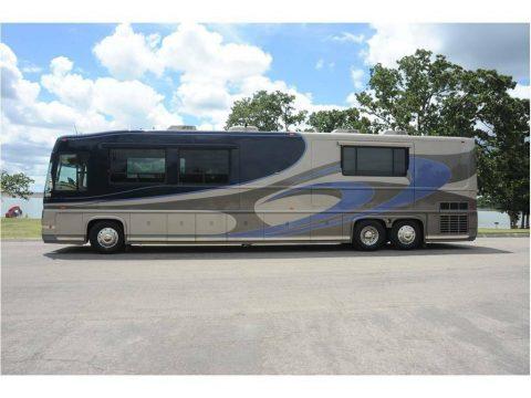 luxurious 2004 Newell 450 camper for sale