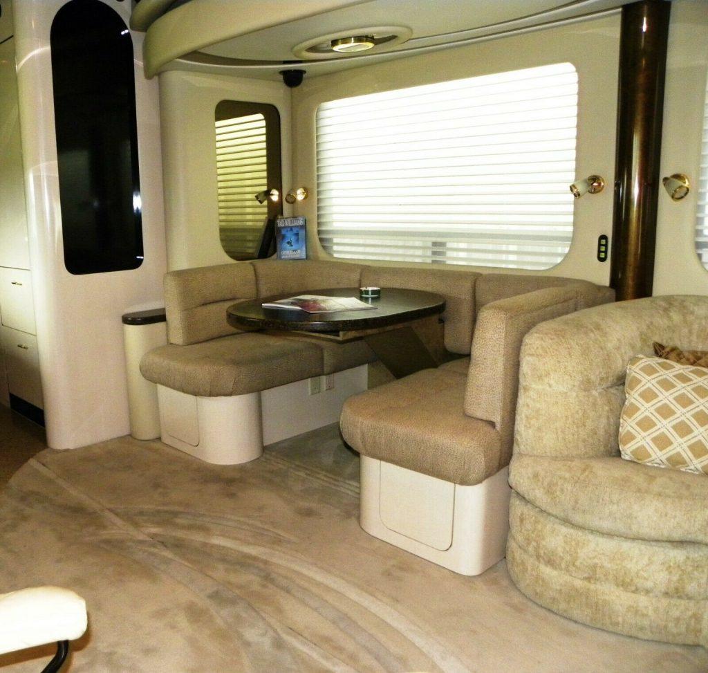 luxurious 2004 Newell 450 camper