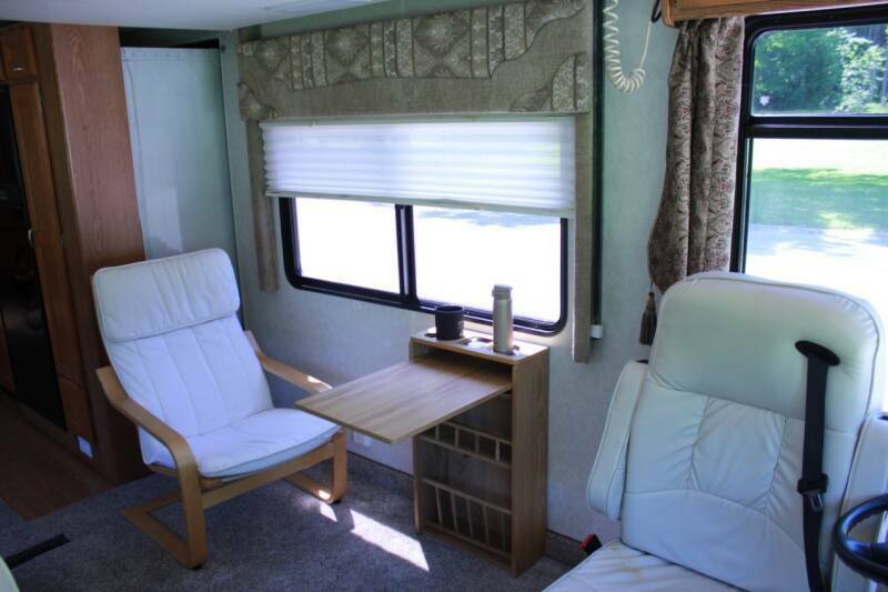 non smoker 2003 Holiday Rambler Traveler 30′ camper