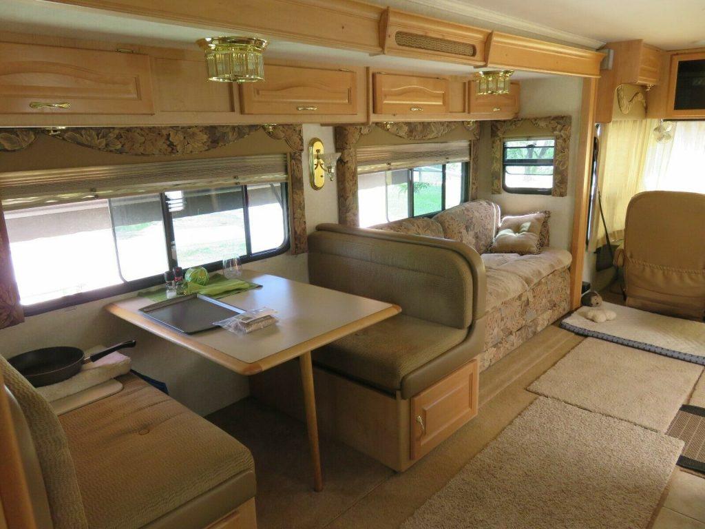 well maintained 2004 National Dolphin Heritage Edition camper