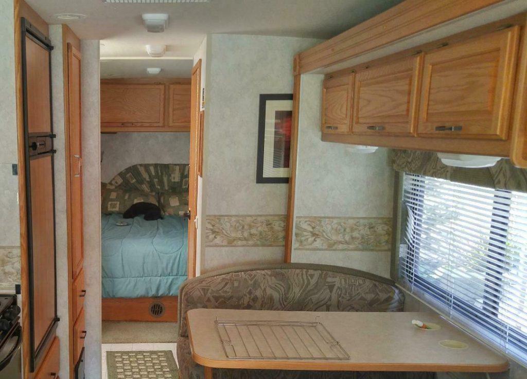 well maintained 2004 Winnebago Class A camper