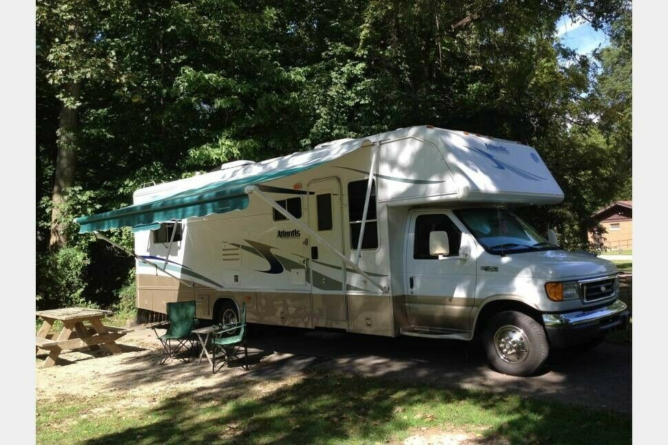 well equipped 2005 Holiday Rambler camper