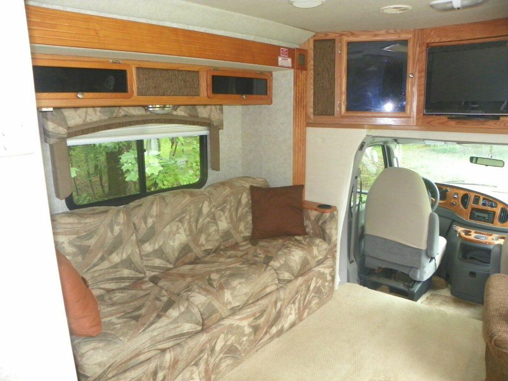 well maintained 2005 Gulf Stream camper