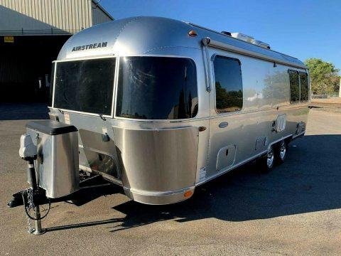 damaged 2016 Airstream Flying Cloud 25FB camper for sale