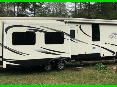 well equipped 2014 Heartland Big Country camper for sale