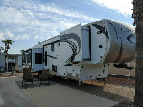 well equipped 2016 Palomino Columbus Compass camper for sale