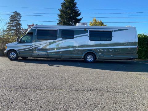 low miles 2001 Dynamax Isata Sport 312SD camper for sale