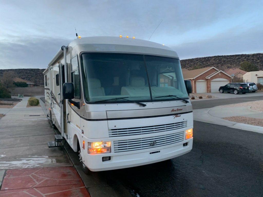 Very clean 2001 Fleetwood Pace Arrow Vision camper