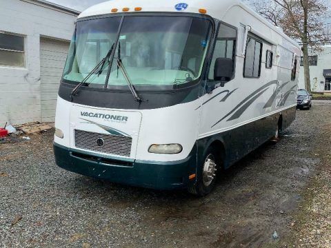 Very well maintained 2001 Holiday Rambler Vacationer camper for sale