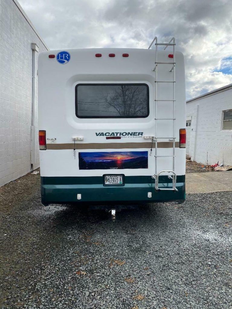 Very well maintained 2001 Holiday Rambler Vacationer camper