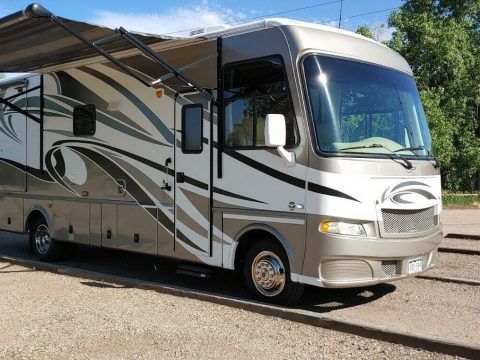 2012 Thor Daybreak 28PD camper [new tires] for sale